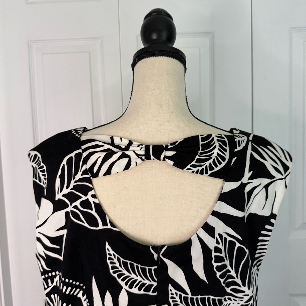 NEW Perceptions Black and White Classy Sleeveless Sheath Dress SIZE 16 - Picture 3 of 11